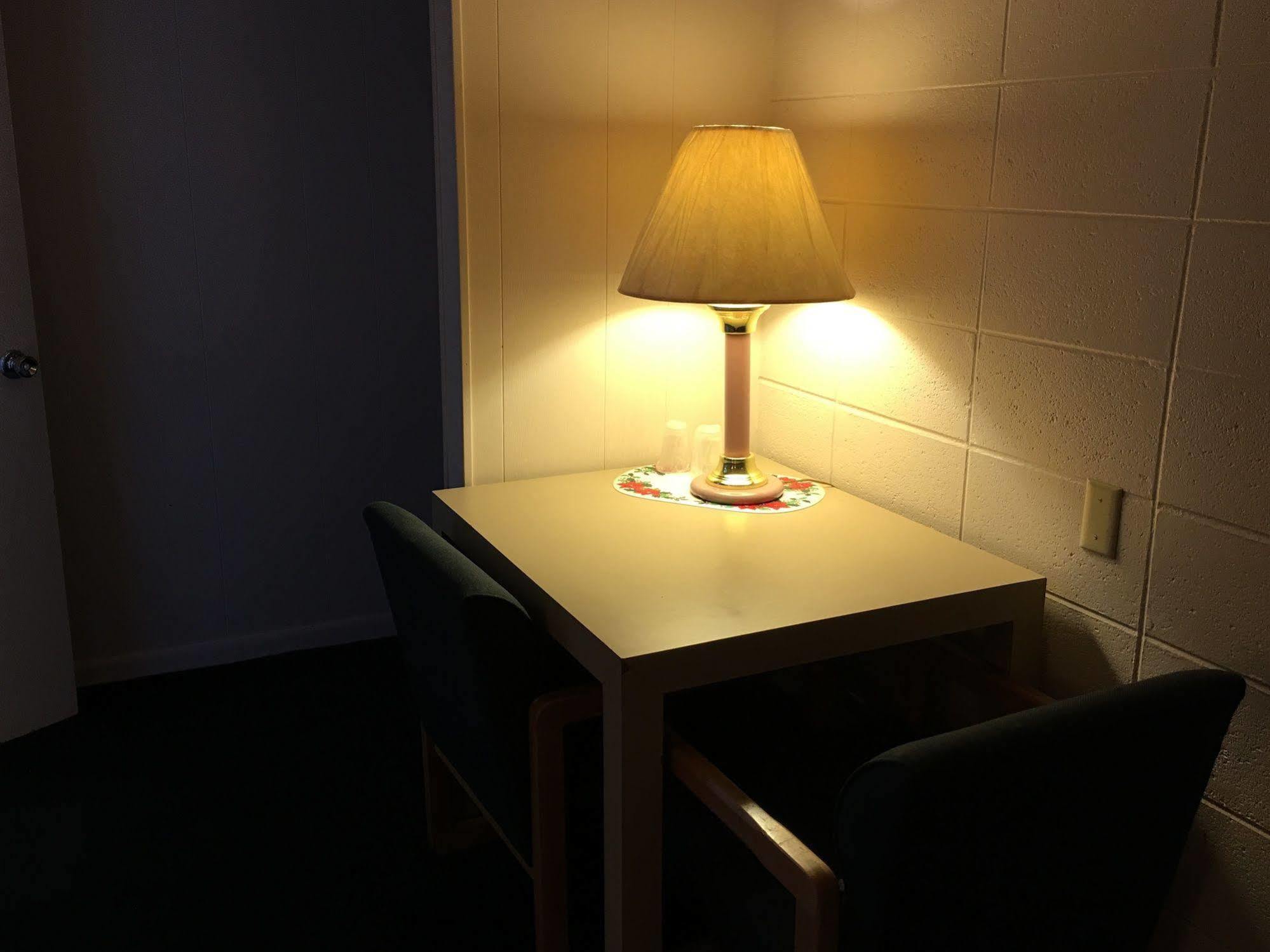Budget Inn オンタリオ エクステリア 写真